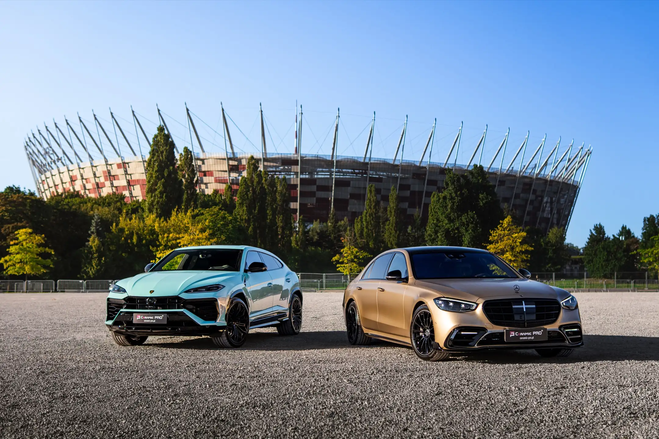 Lamborghini Urus i Mercedes S580 pod Stadionem Narodowym