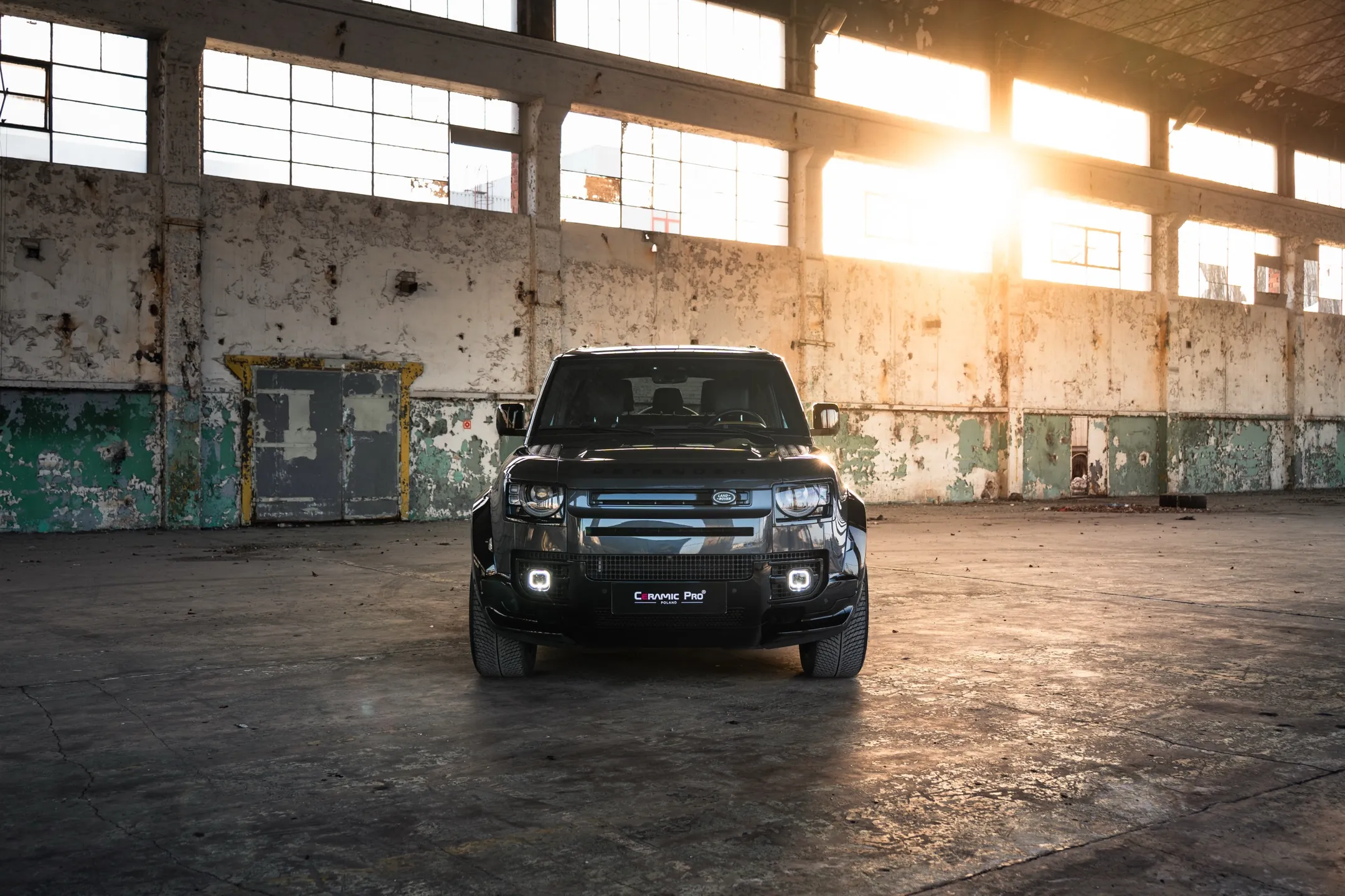 Urban Automotive Defender widok z przodu